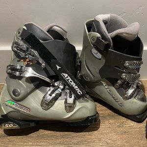 Atomic Ski Boots 23.5